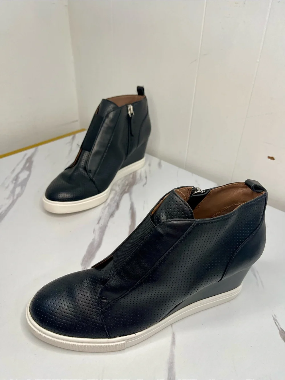 Linea Paolo Shoes Womens 7 M Black Anna Leather Wedge Ankle Boot Zip Comfort